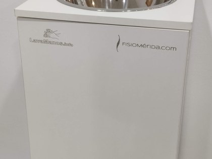 Lavamanos autónomo instalado en cliente